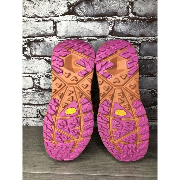 Athletic_Shoes